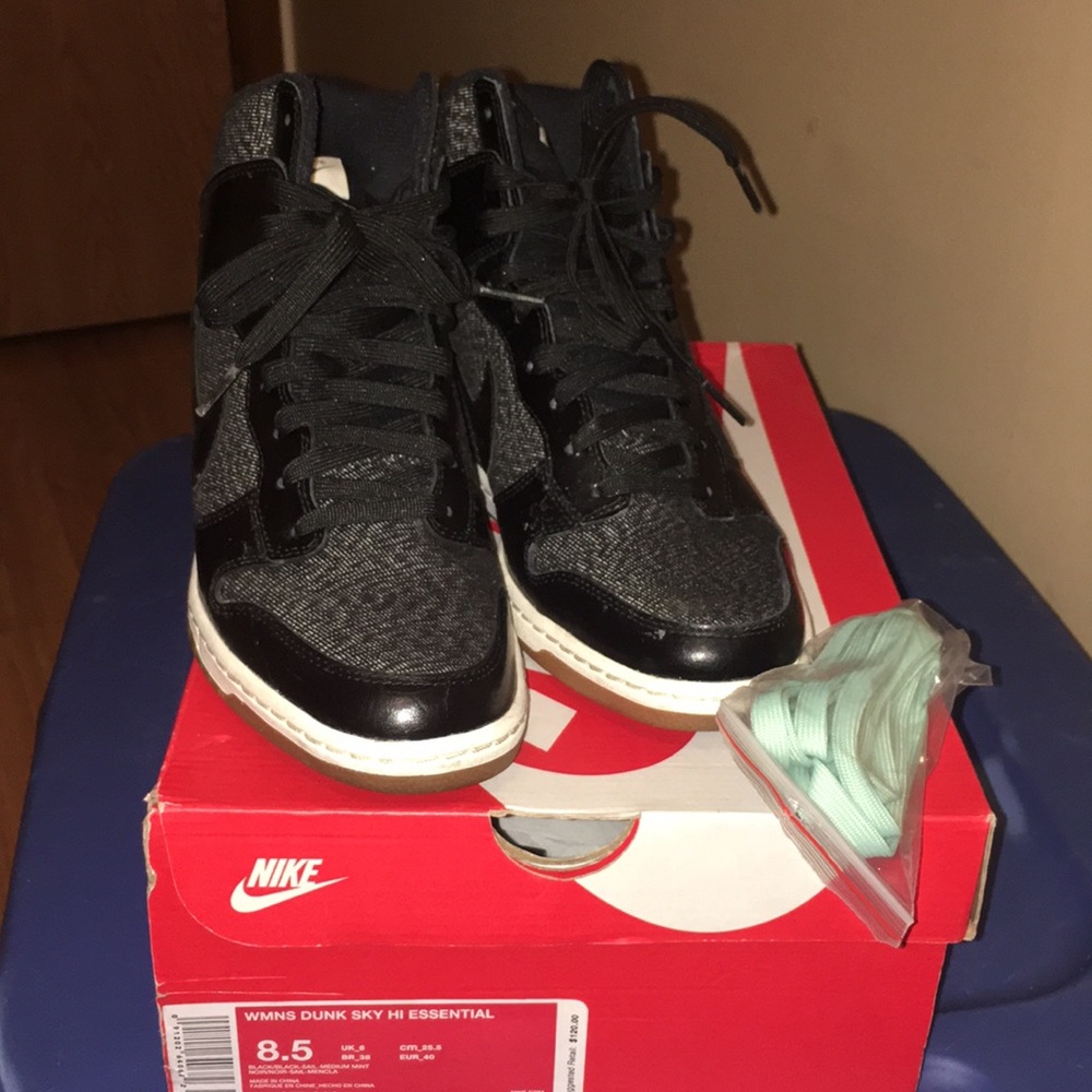 Nike Dunks Ski Hi Essential size 8.5 wmns